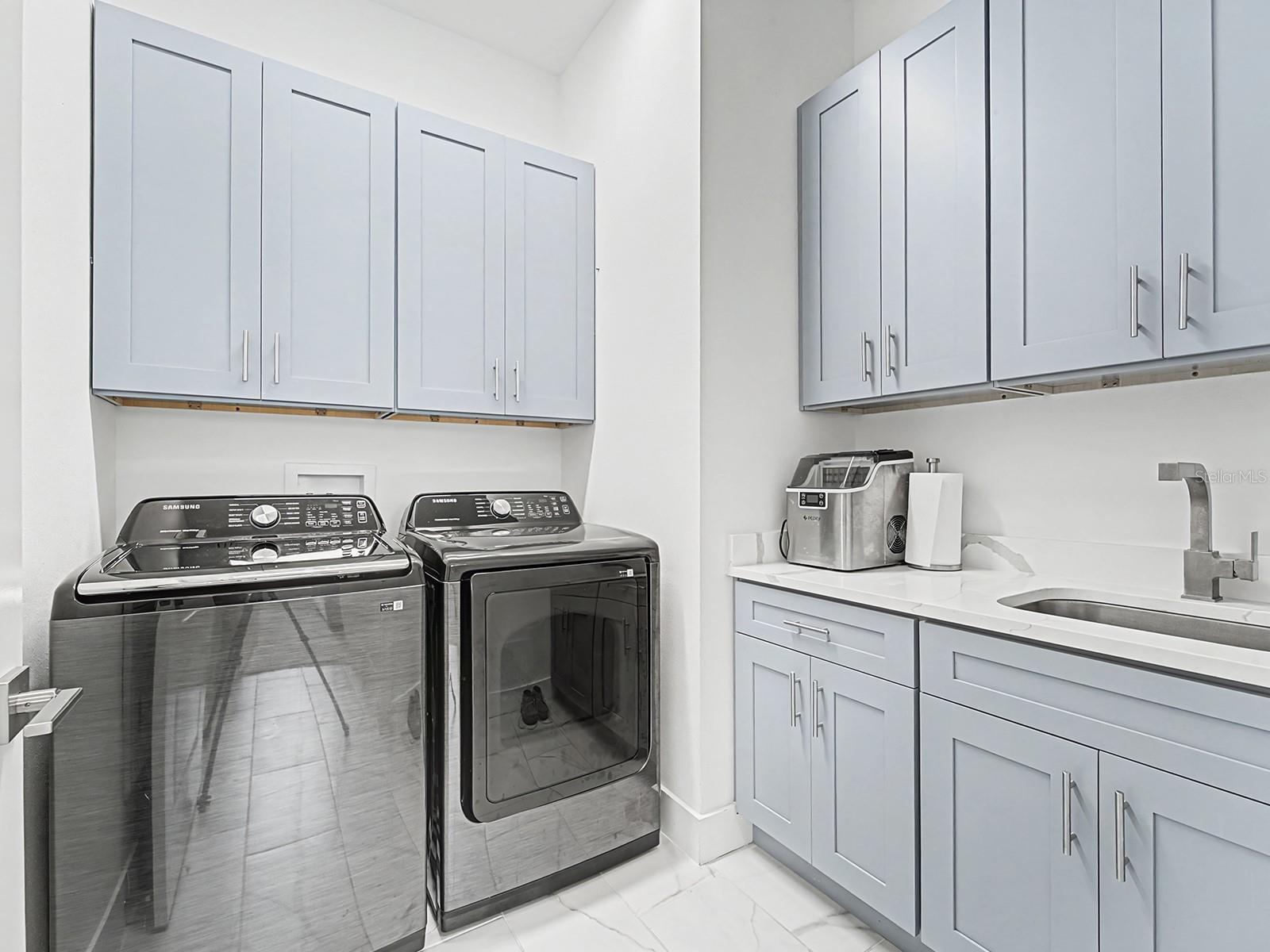 Listing photo id 6 for 10537 Torchwood Sea Way