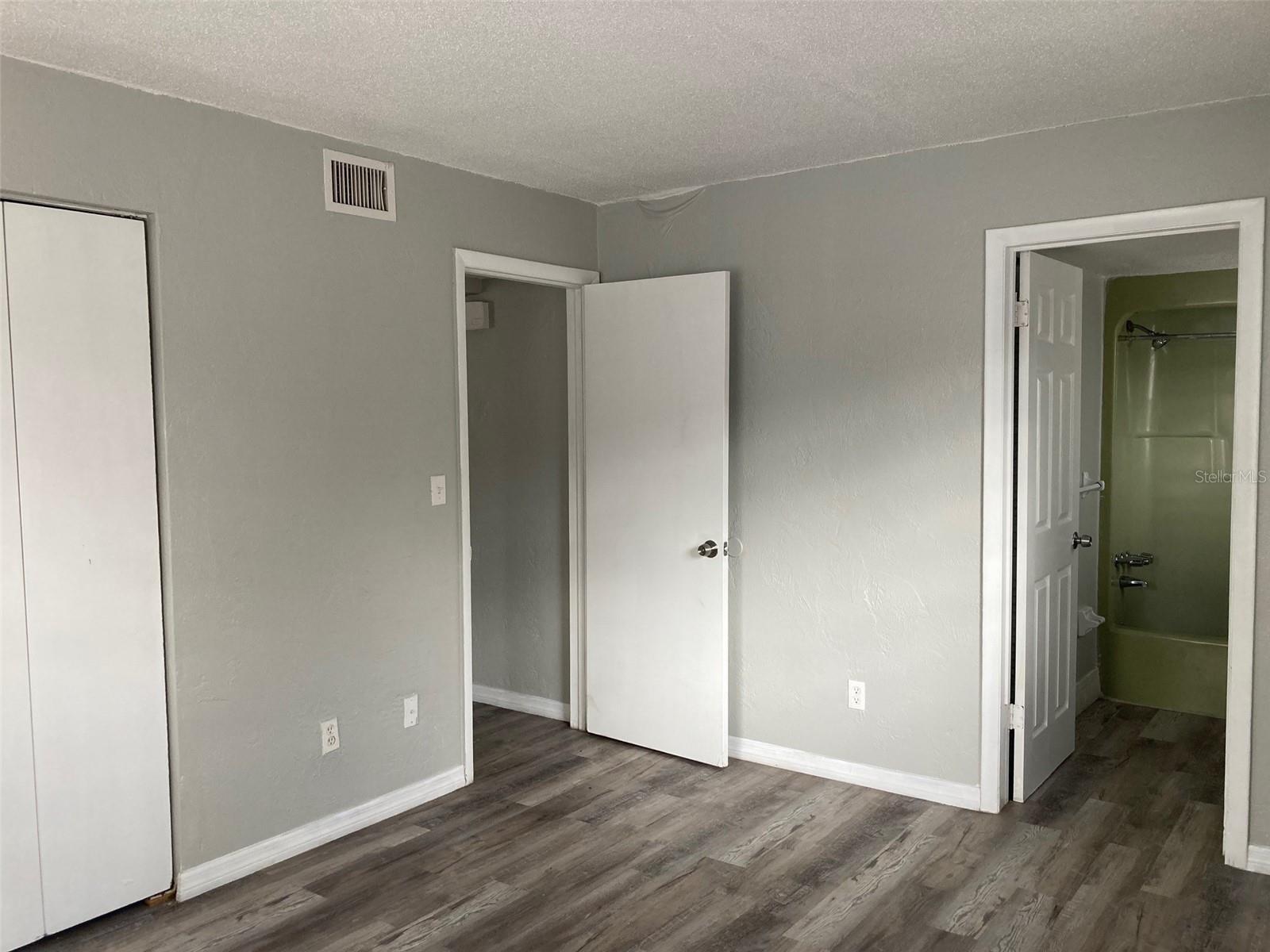 Image 12 of 14 For 1217 Kennedy Road 44