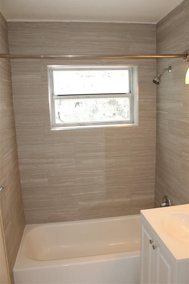 Image 11 of 13 For 1924 Azalea Avenue