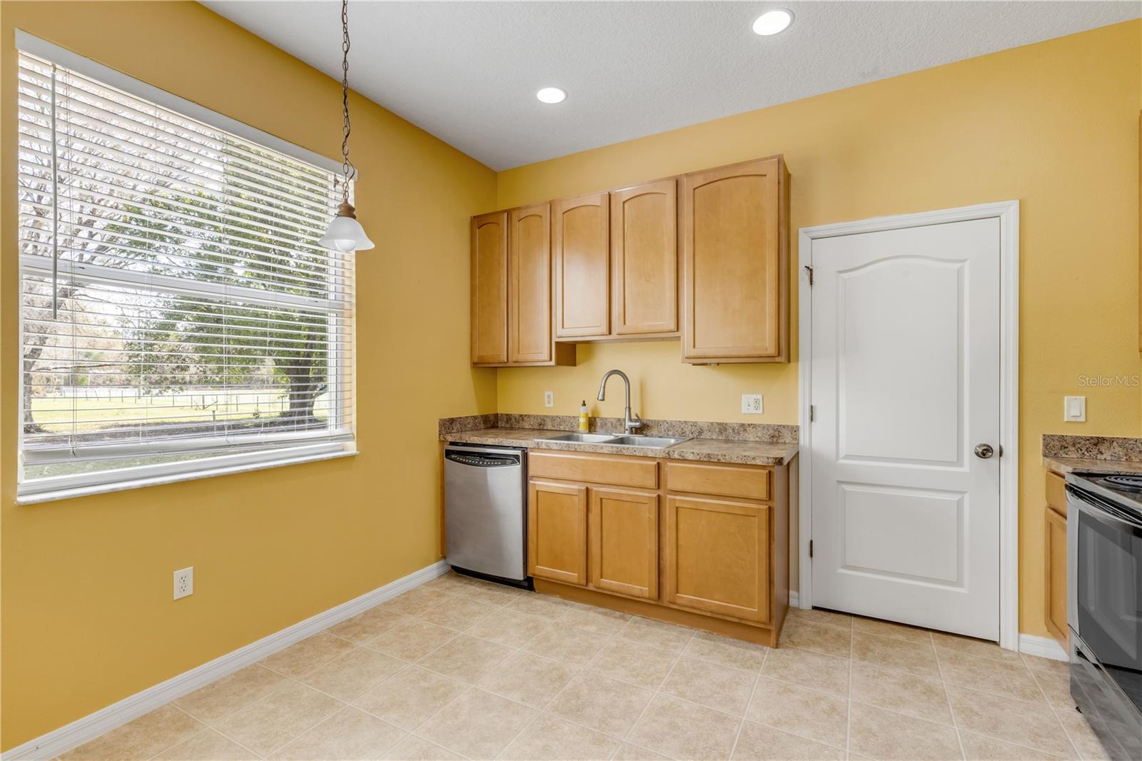 Image 9 of 33 For 3450 Kaiser Avenue