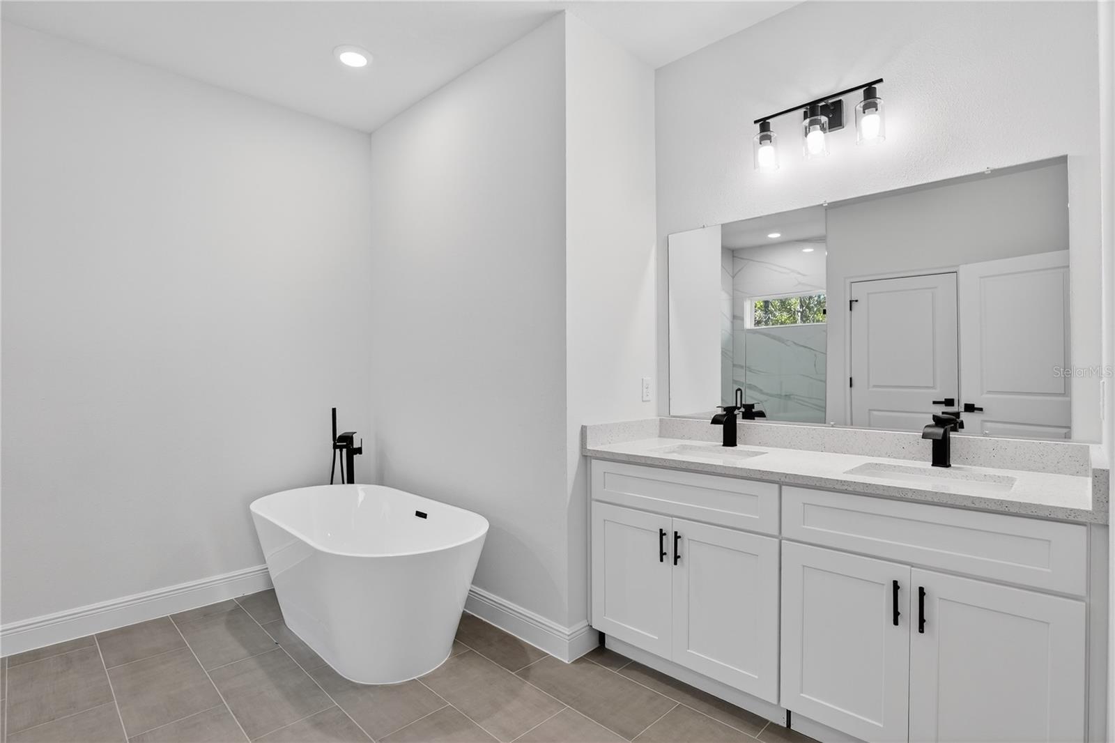 Image 21 of 24 For 1933 Oliver Drive