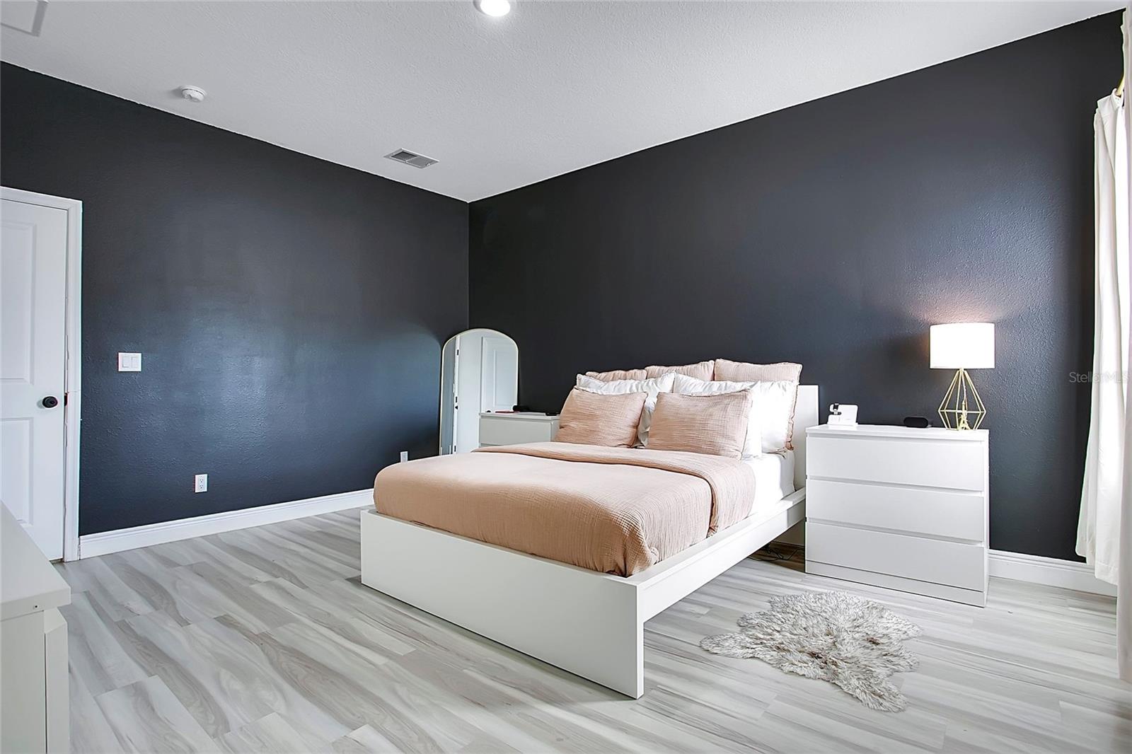 Image 10 of 26 For 16210 59th Avenue Road