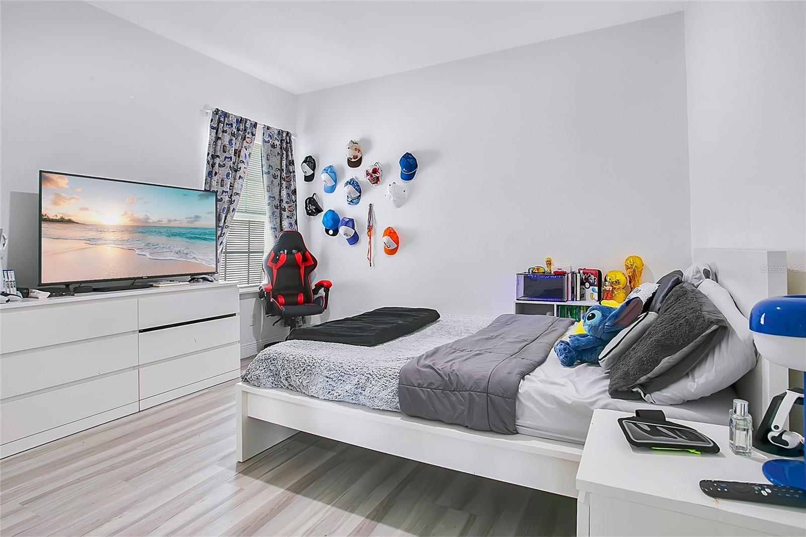 Image 13 of 26 For 16210 59th Avenue Road