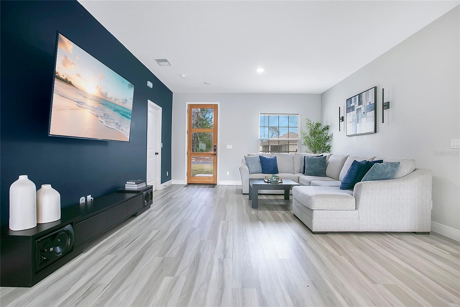 Image 4 of 26 For 16210 59th Avenue Road