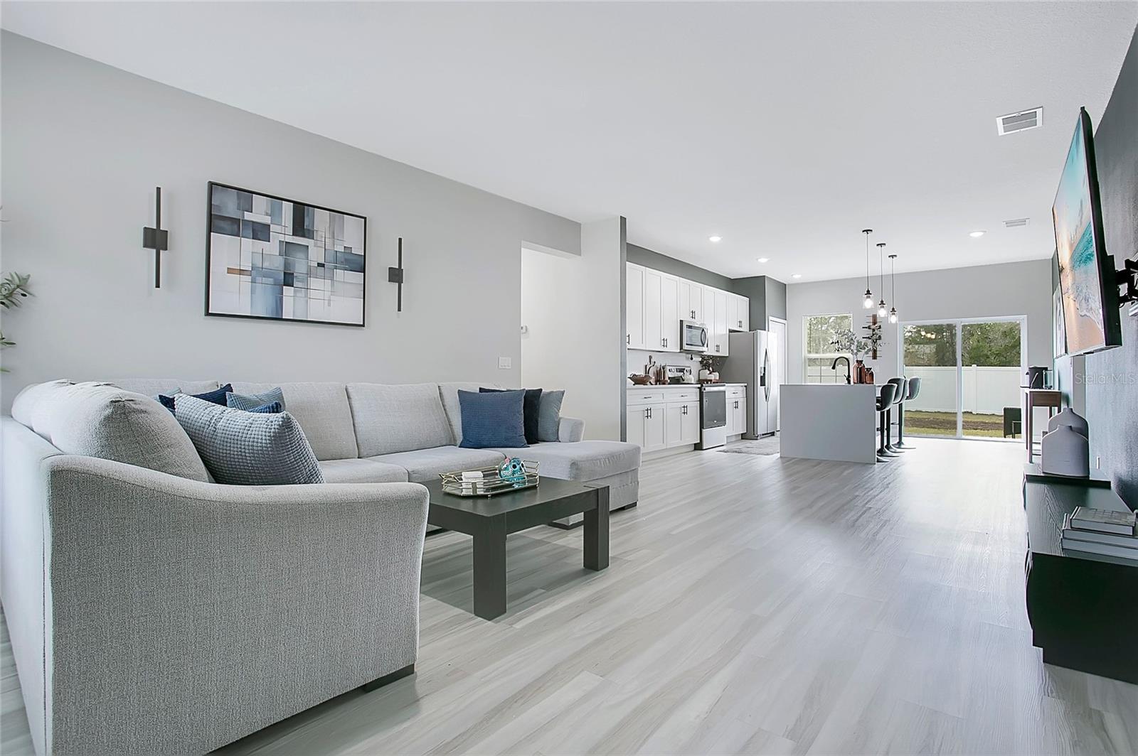 Image 5 of 26 For 16210 59th Avenue Road