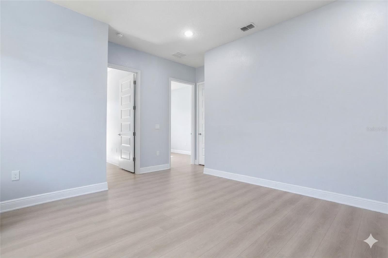 Image 23 of 31 For 493 Nowell Loop