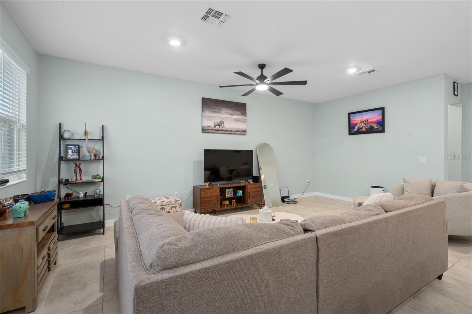 Image 11 of 47 For 2925 Satire Street