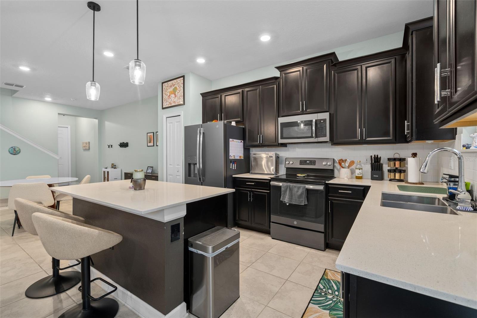 Image 13 of 47 For 2925 Satire Street