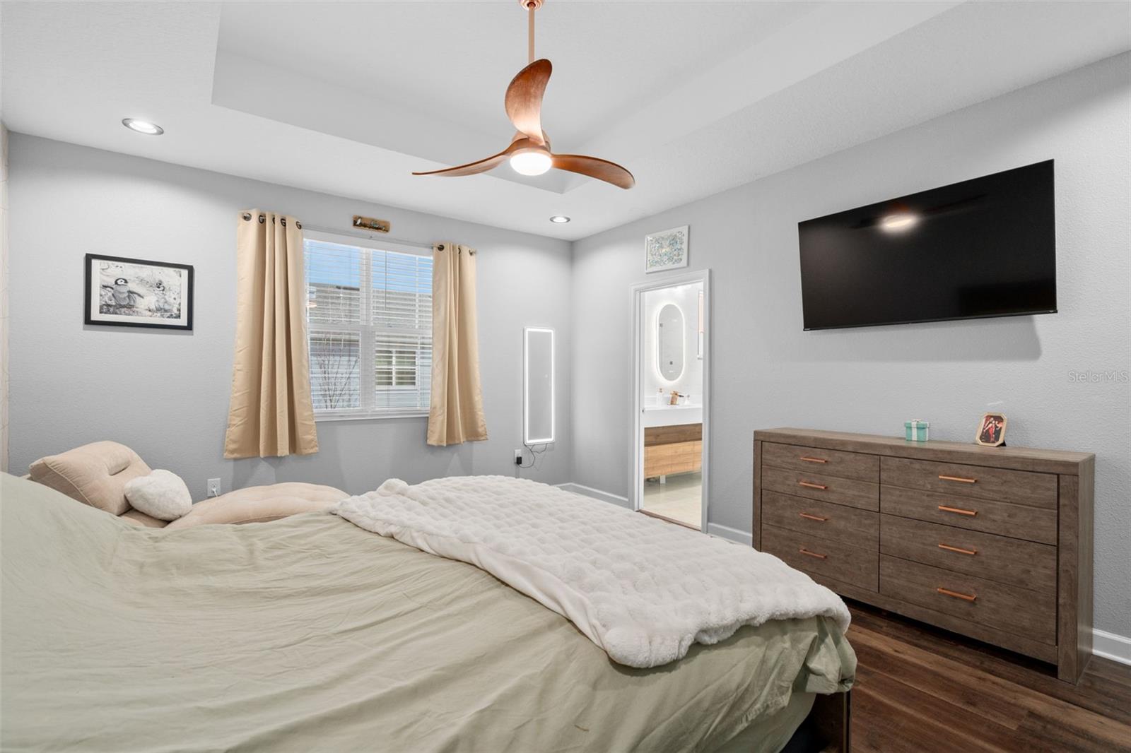 Image 18 of 47 For 2925 Satire Street