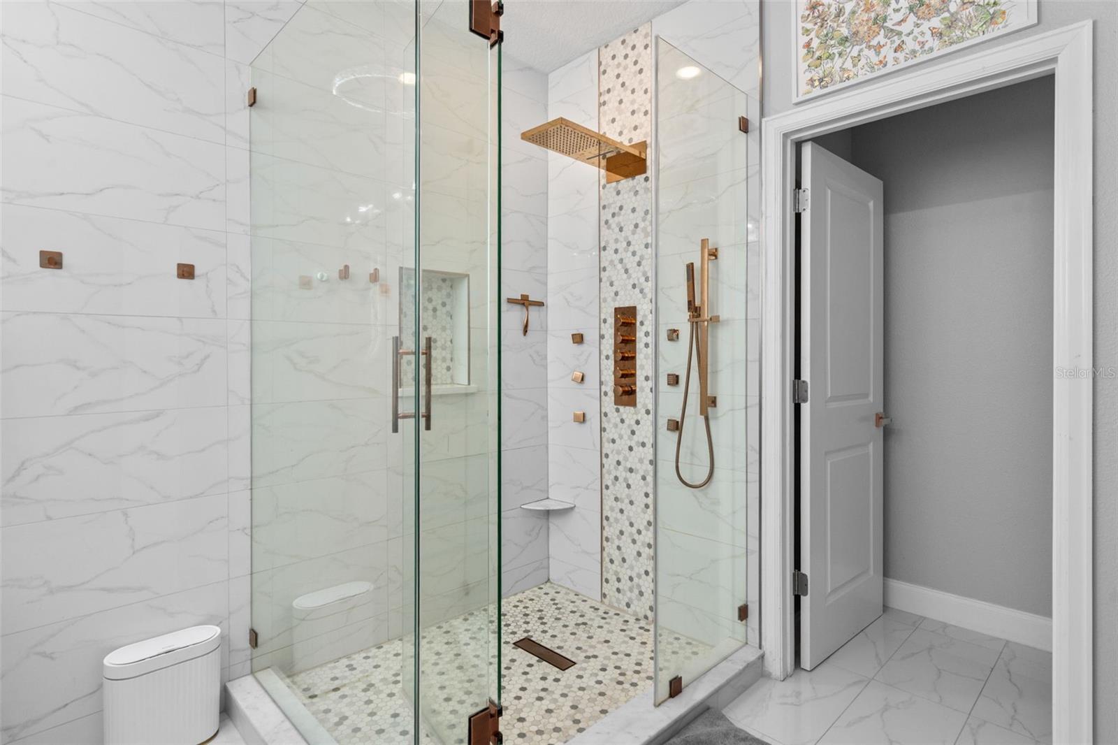 Image 22 of 47 For 2925 Satire Street