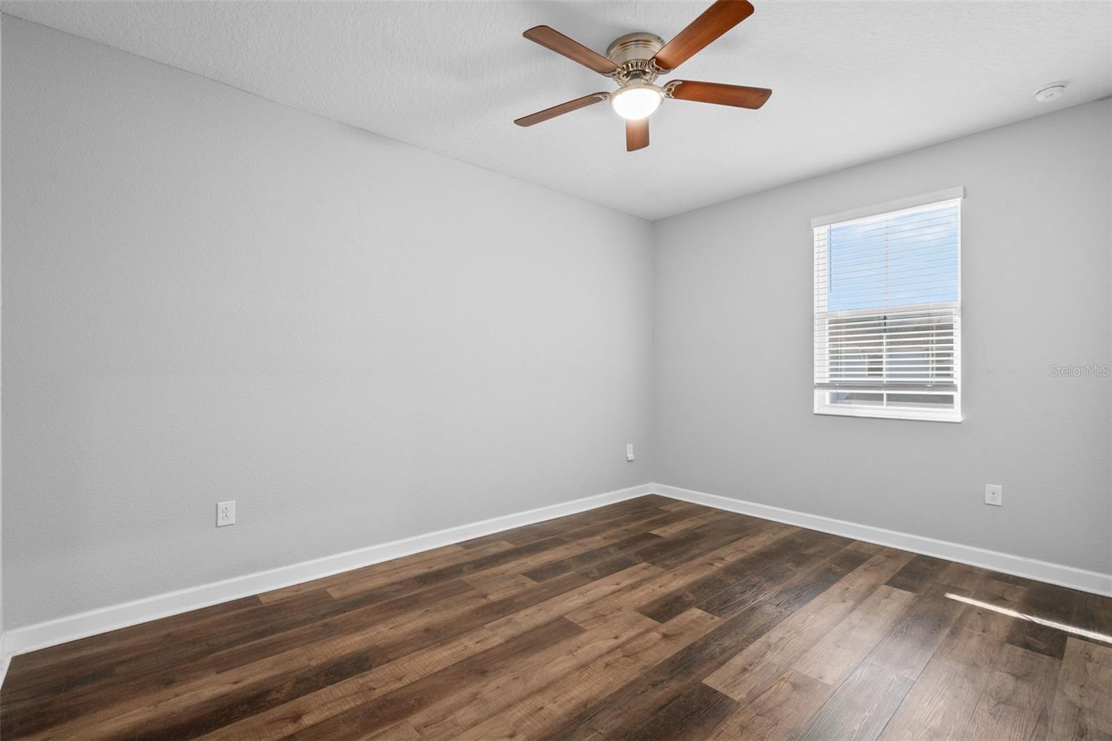 Image 25 of 47 For 2925 Satire Street