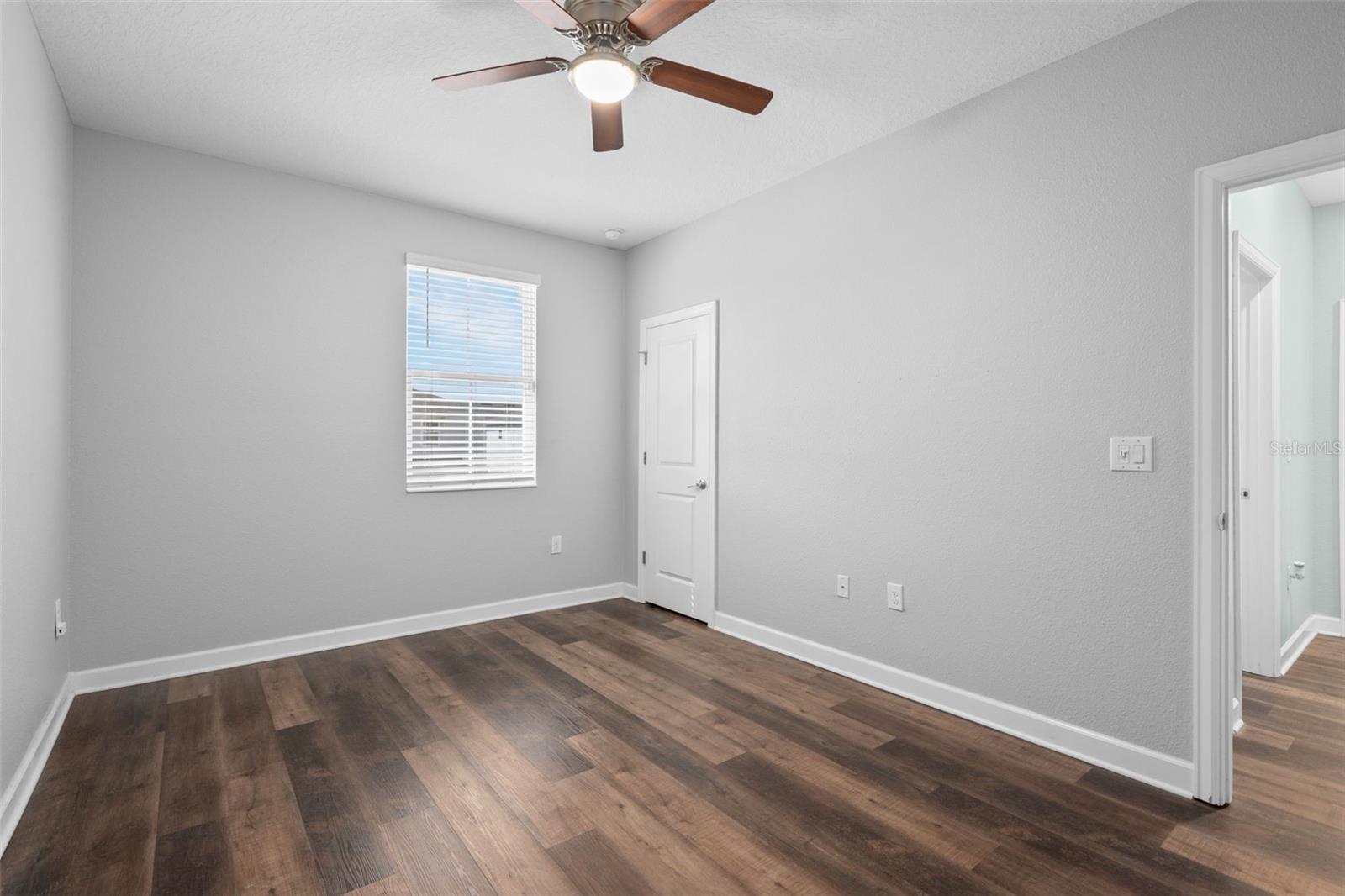 Image 26 of 47 For 2925 Satire Street