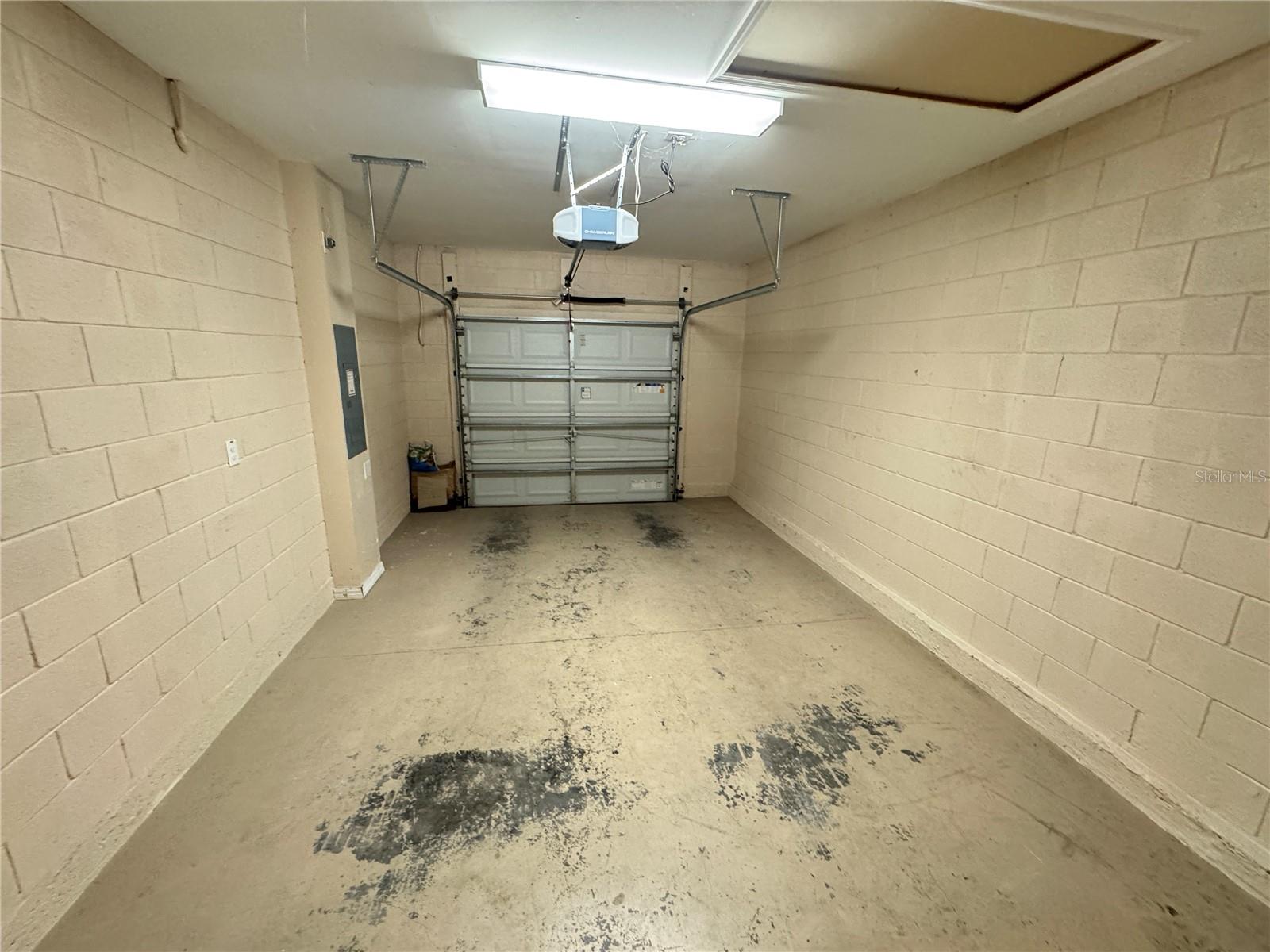 Image 28 of 38 For 1936 Shiloh Brook Street