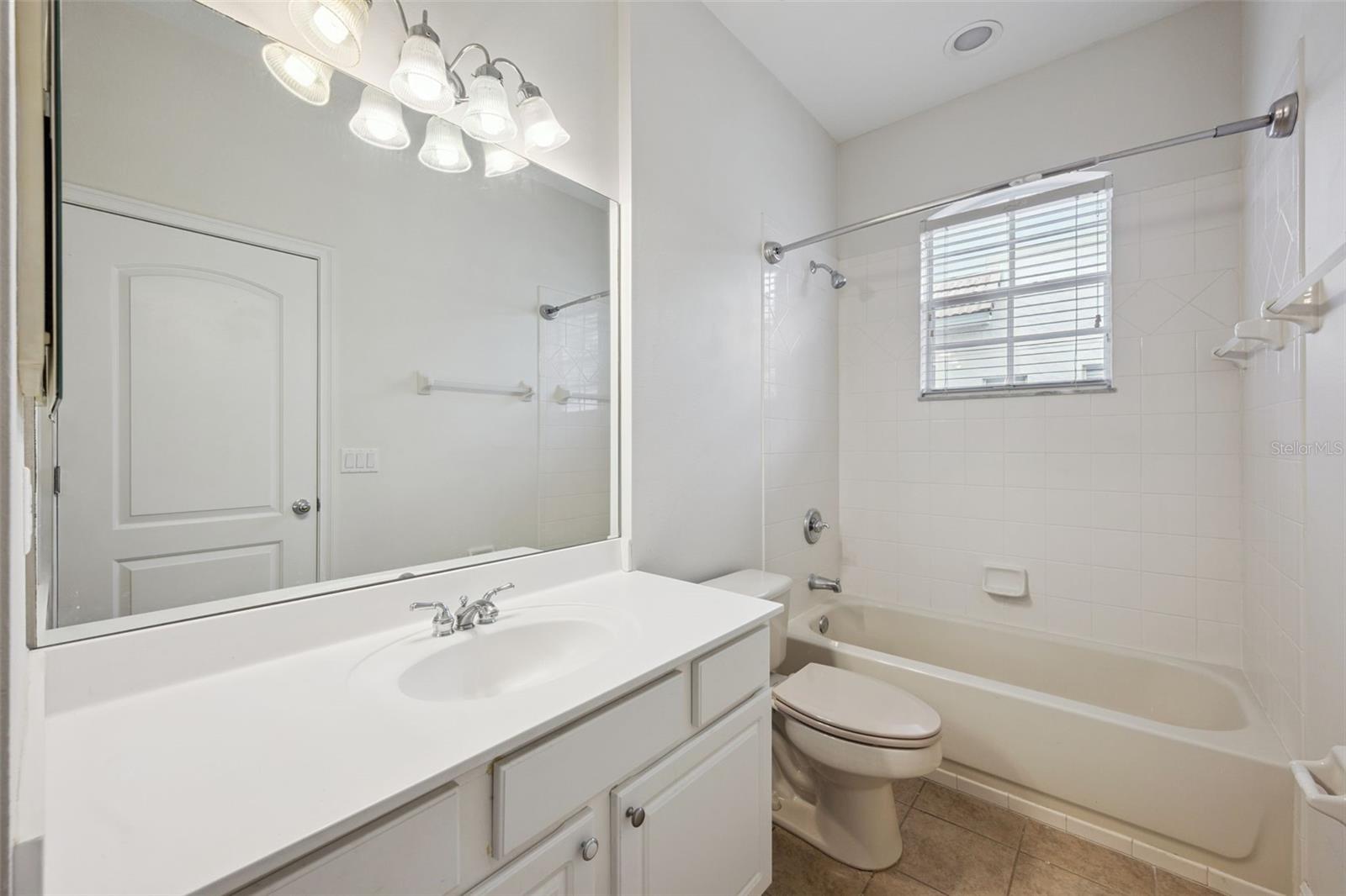 Image 17 of 34 For 3400 Golfview Boulevard A