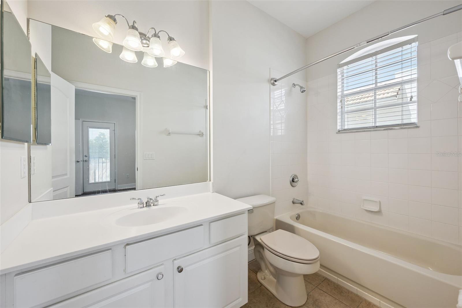 Image 18 of 34 For 3400 Golfview Boulevard A