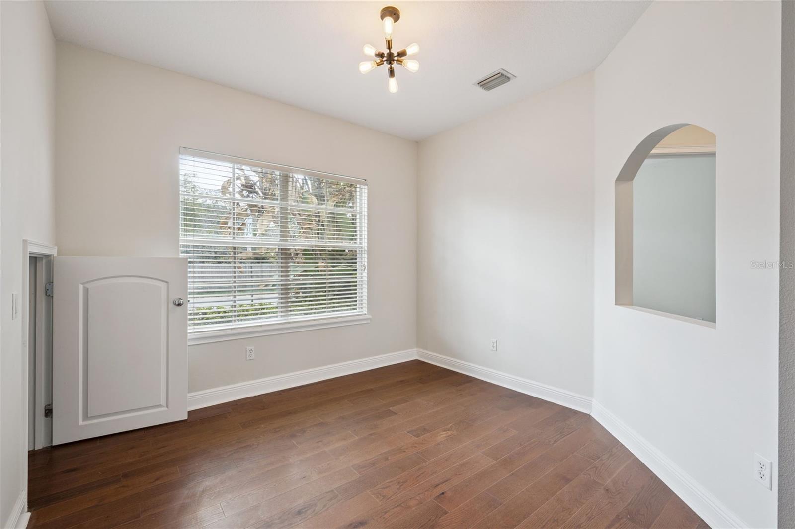 Image 8 of 34 For 3400 Golfview Boulevard A