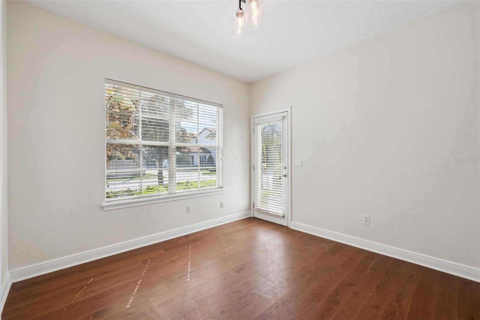 Image 9 of 34 For 3400 Golfview Boulevard A