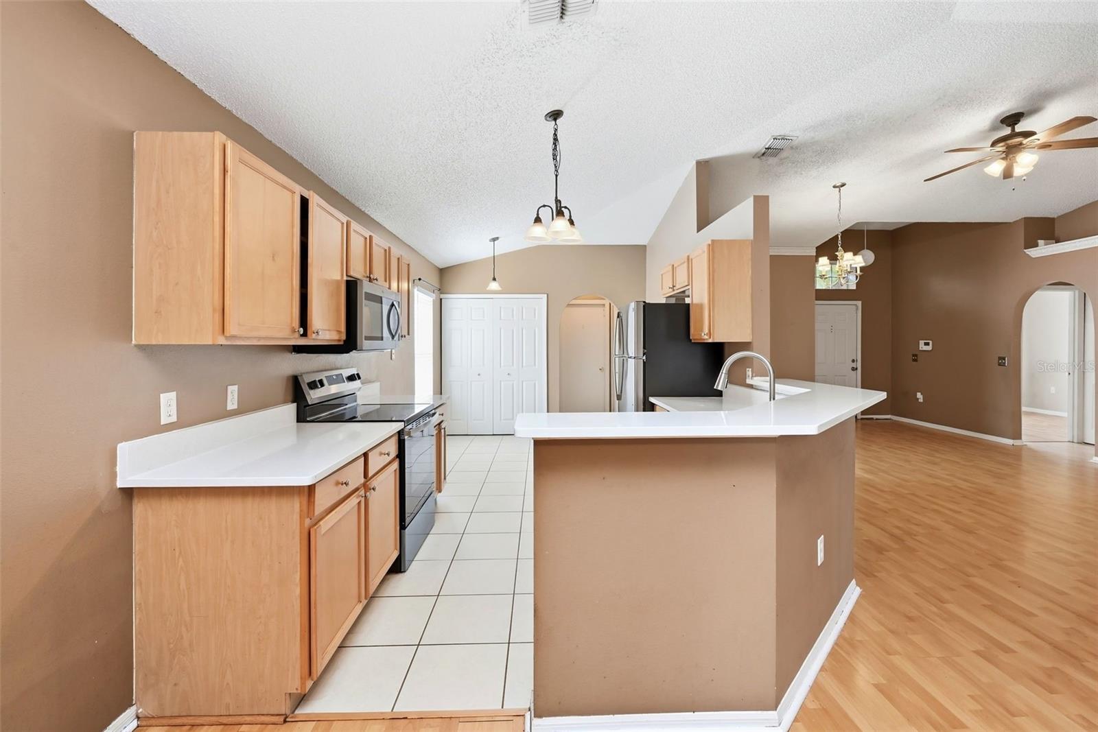 Image 11 of 37 For 319 Pleasant Gardens Drive