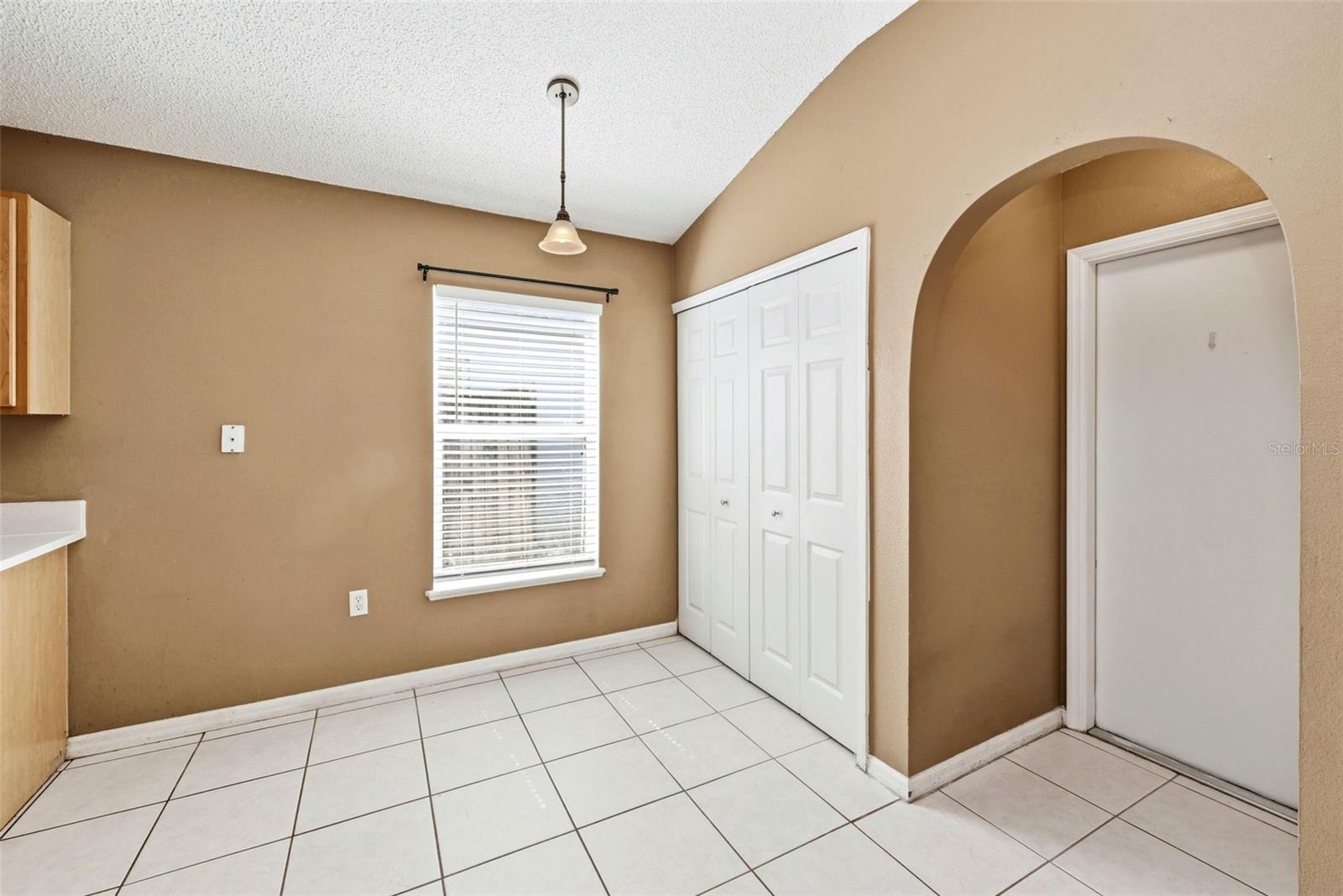 Image 15 of 37 For 319 Pleasant Gardens Drive