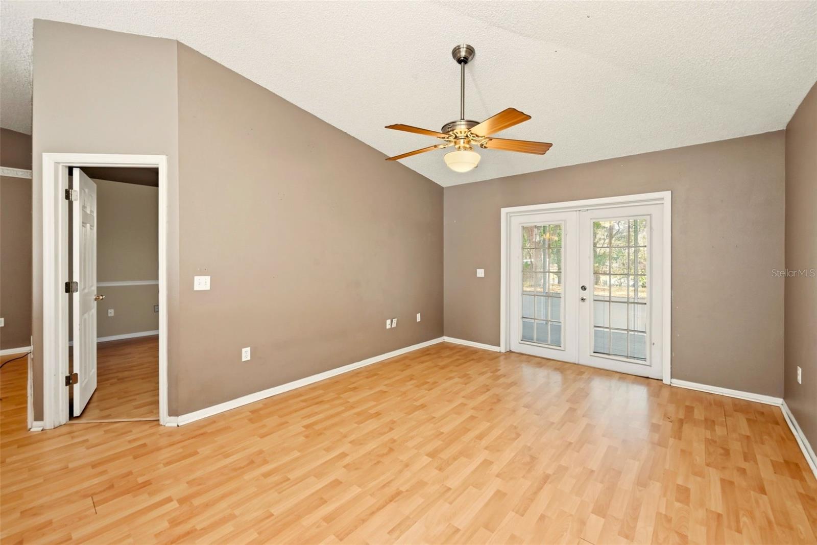 Image 18 of 37 For 319 Pleasant Gardens Drive