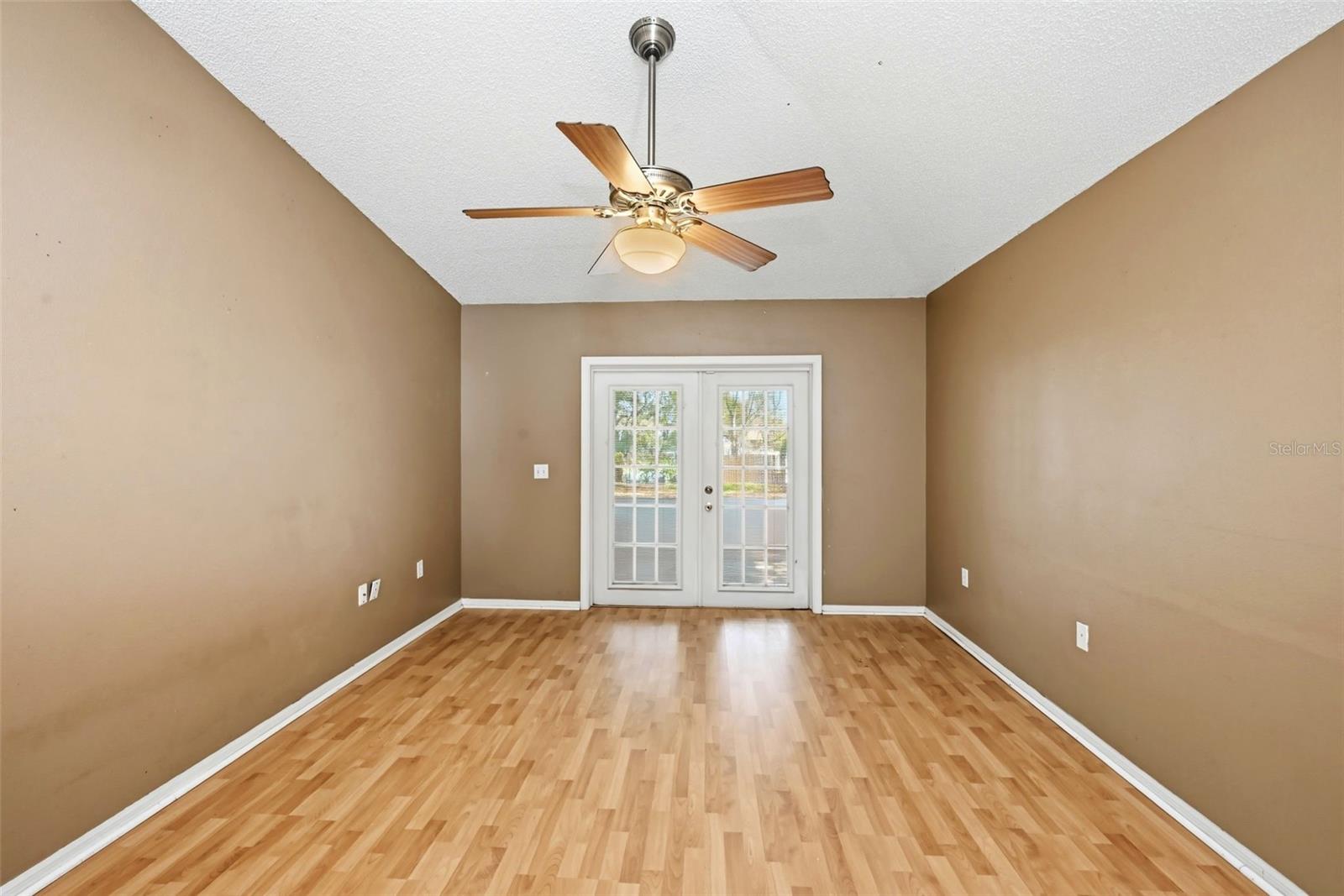 Image 19 of 37 For 319 Pleasant Gardens Drive