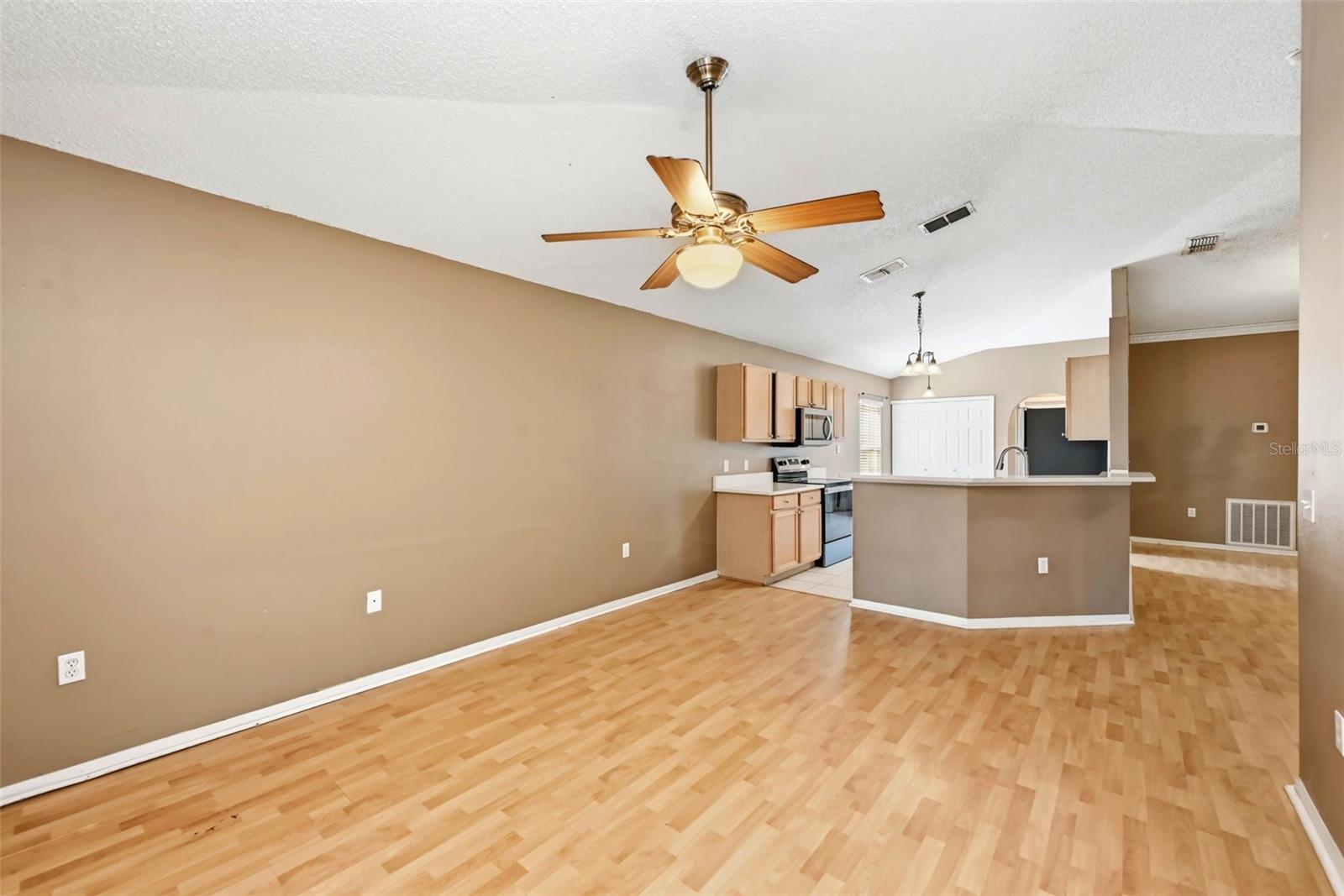 Image 21 of 37 For 319 Pleasant Gardens Drive