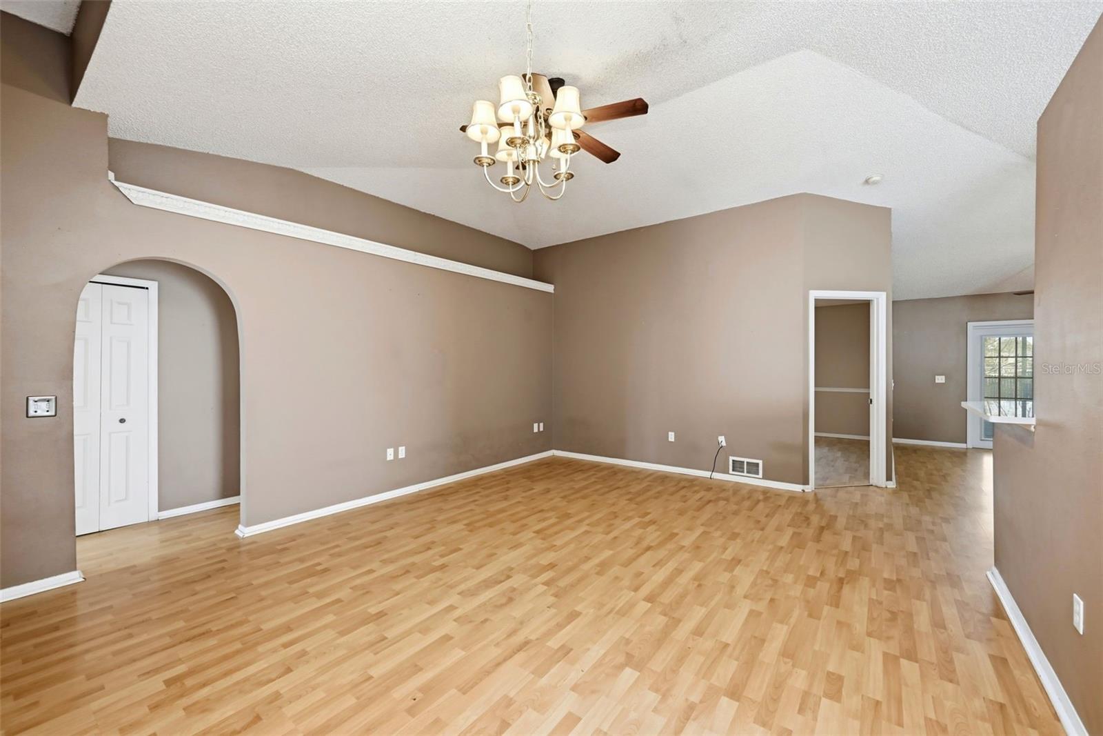 Image 5 of 37 For 319 Pleasant Gardens Drive