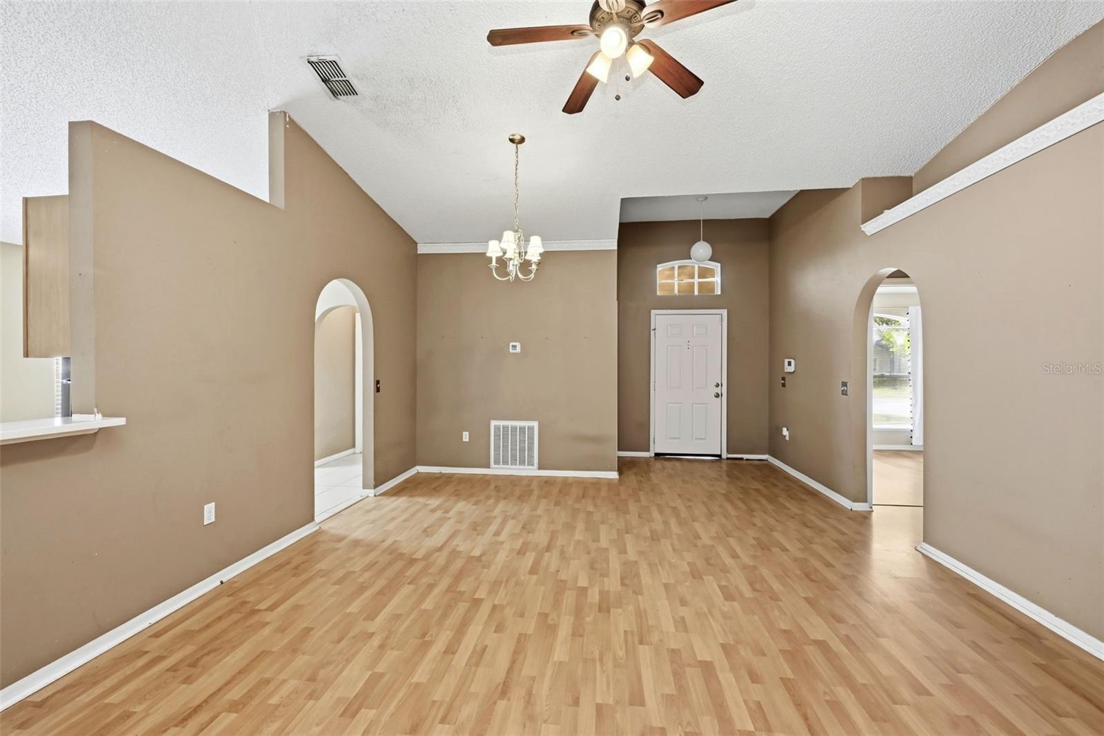 Image 7 of 37 For 319 Pleasant Gardens Drive