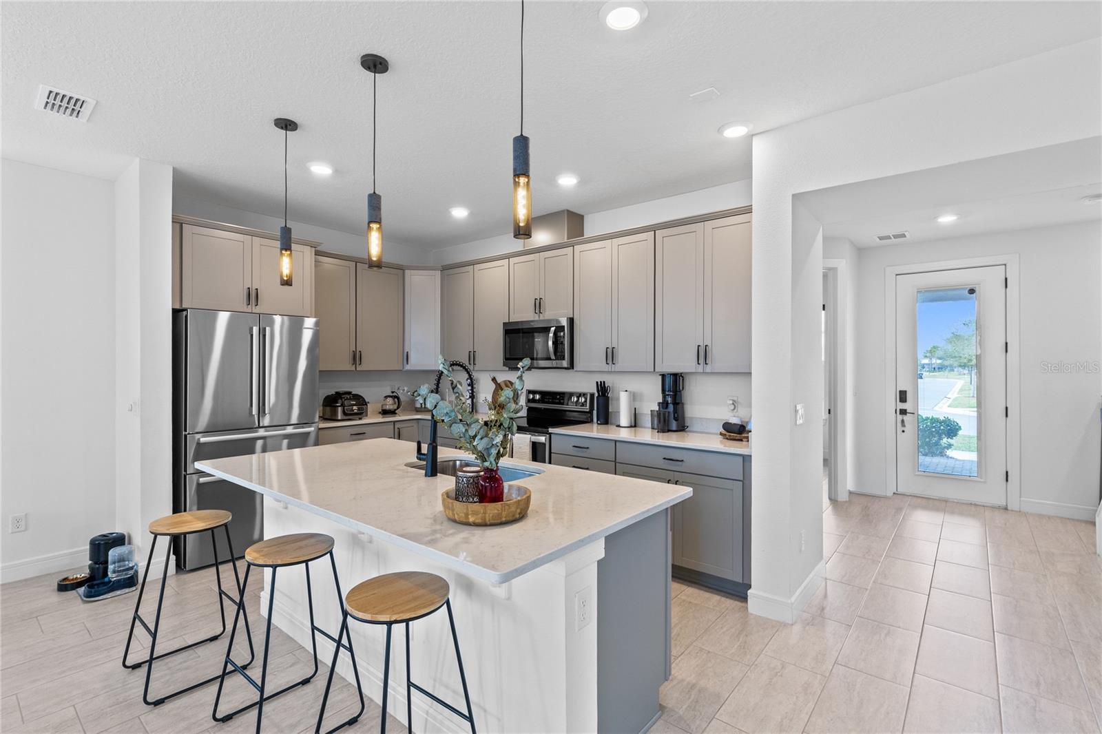 Listing photo id 1 for 14317 Lanikai Beach Drive