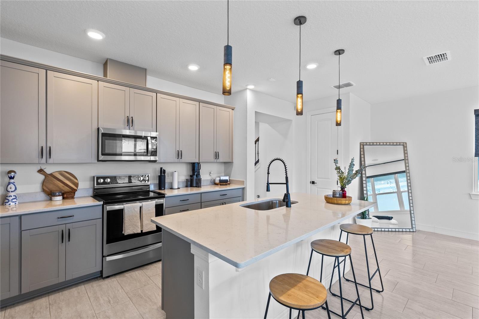 Listing photo id 2 for 14317 Lanikai Beach Drive