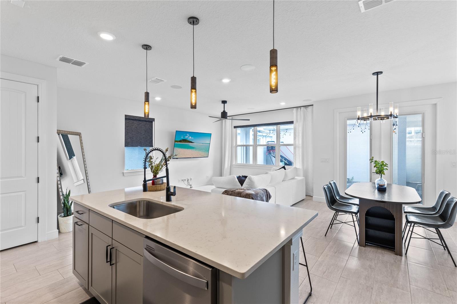 Listing photo id 3 for 14317 Lanikai Beach Drive