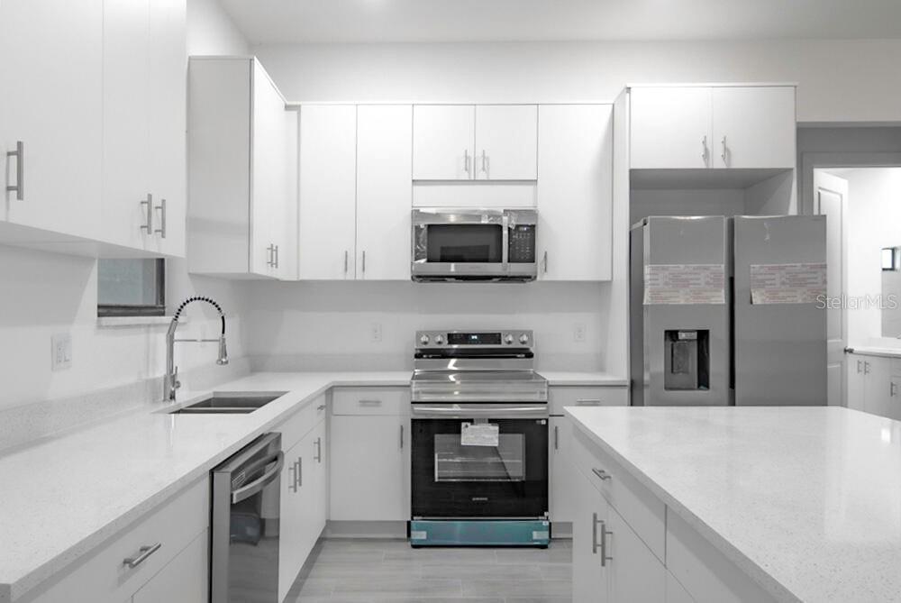 Image 10 of 25 For 15633 Lakeland Circle