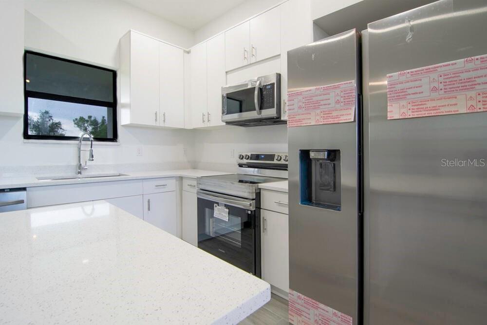 Image 11 of 25 For 15633 Lakeland Circle