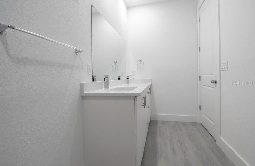 Image 16 of 25 For 15633 Lakeland Circle