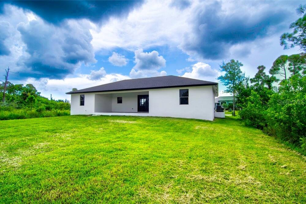 Image 24 of 25 For 15633 Lakeland Circle