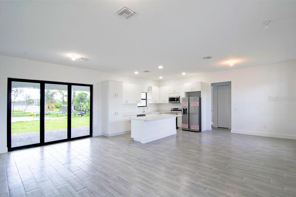 Image 5 of 25 For 15633 Lakeland Circle