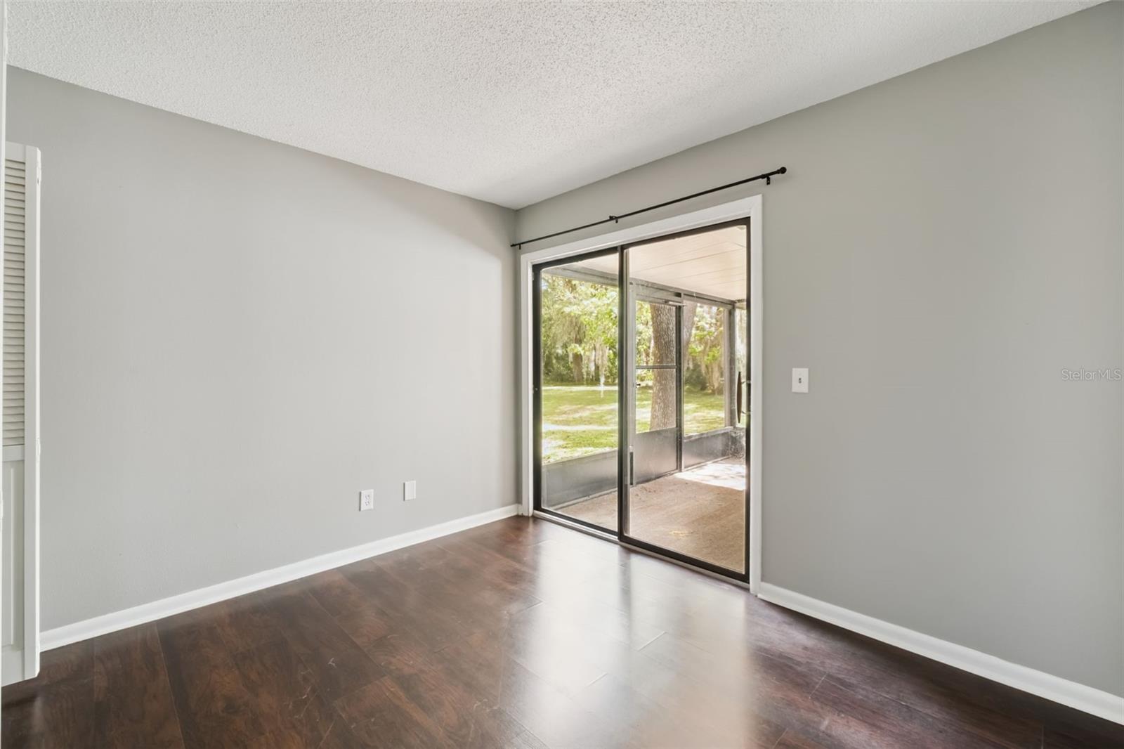 Image 13 of 24 For 712 Linden Drive