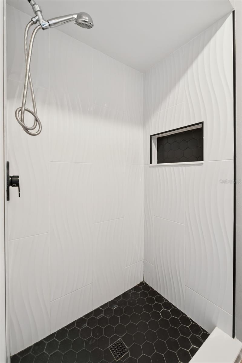 Image 17 of 24 For 712 Linden Drive