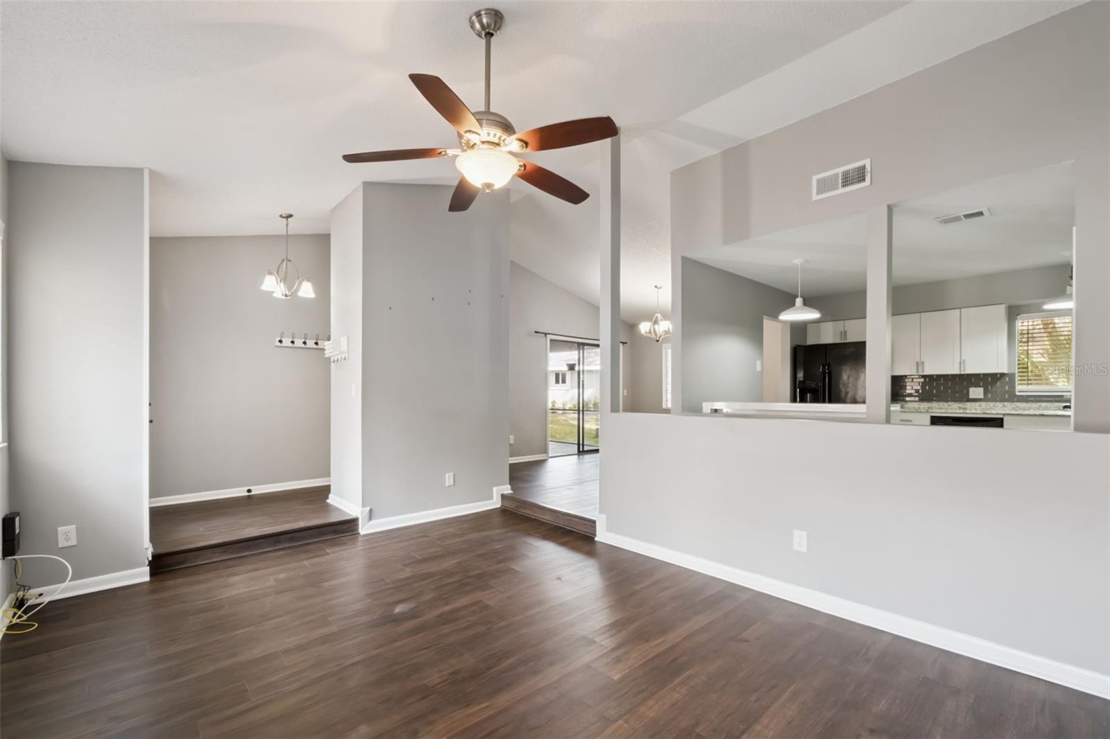 Image 5 of 24 For 712 Linden Drive