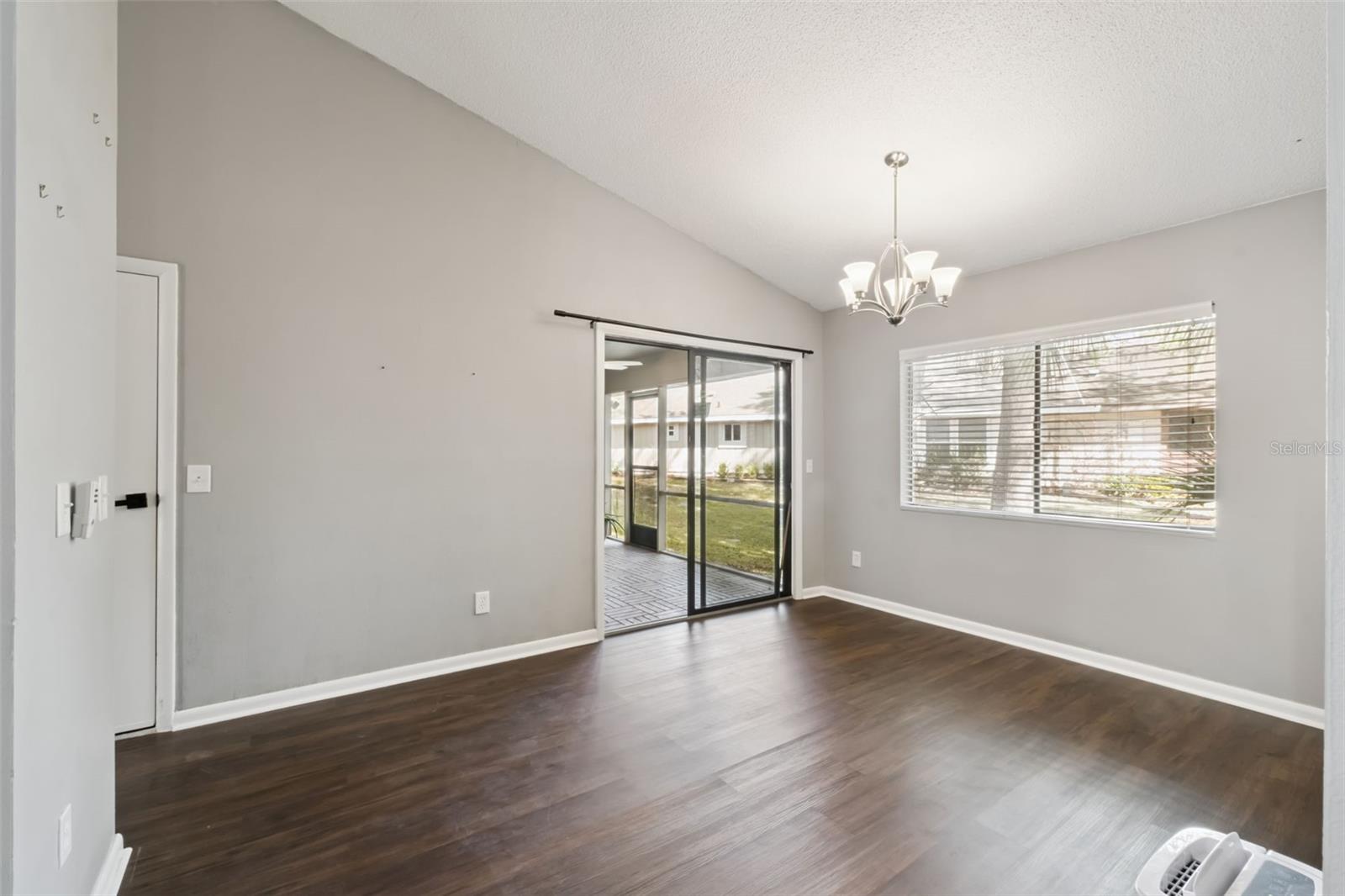 Image 8 of 24 For 712 Linden Drive