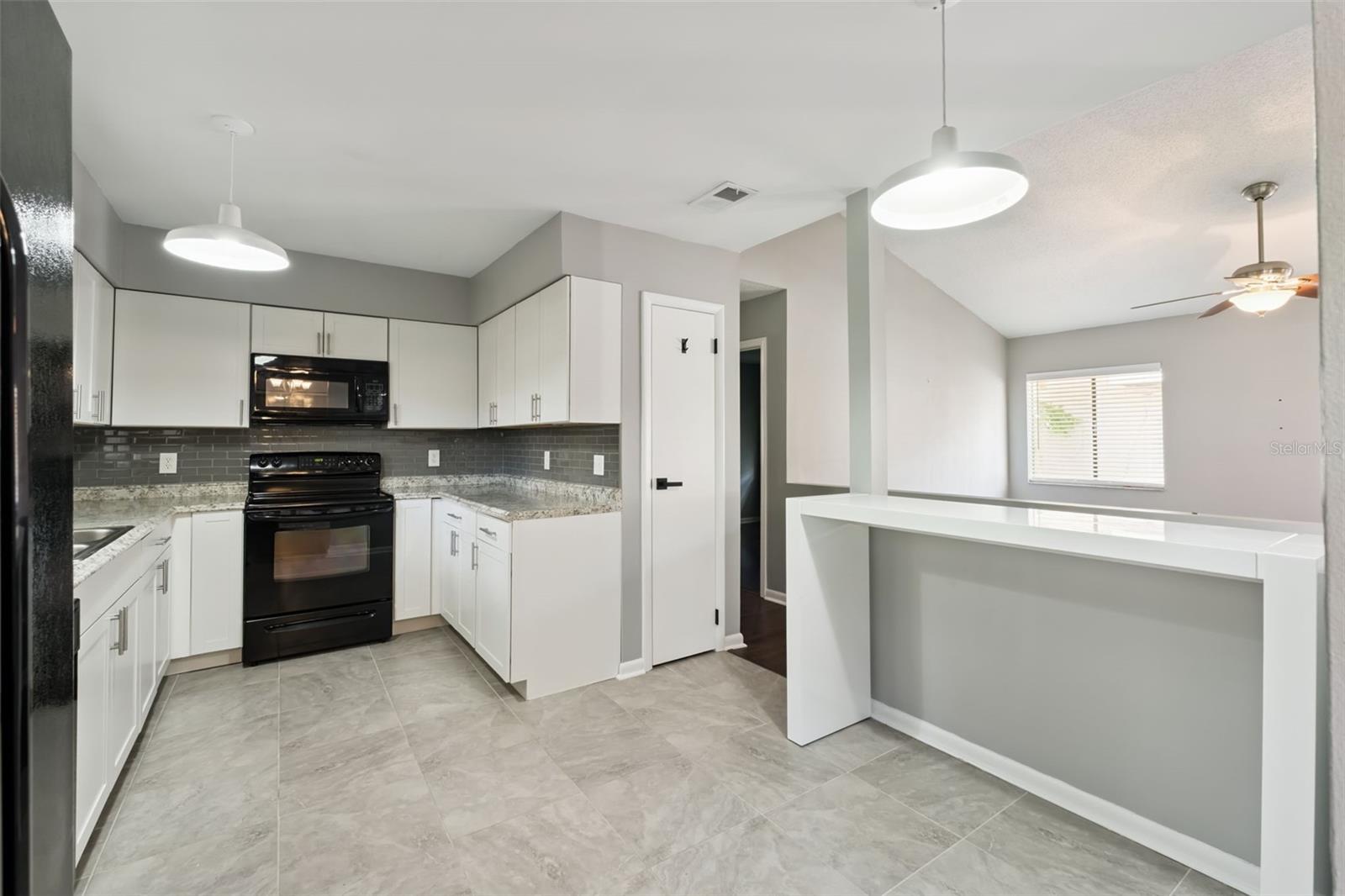 Image 9 of 24 For 712 Linden Drive