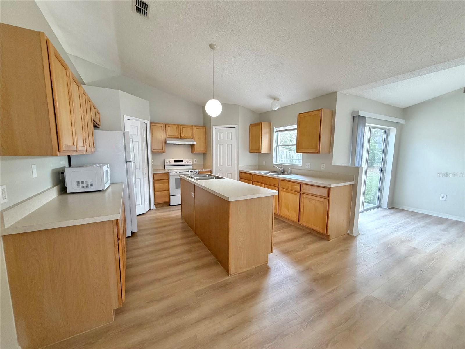 Image 12 of 50 For 12052 Villa Road