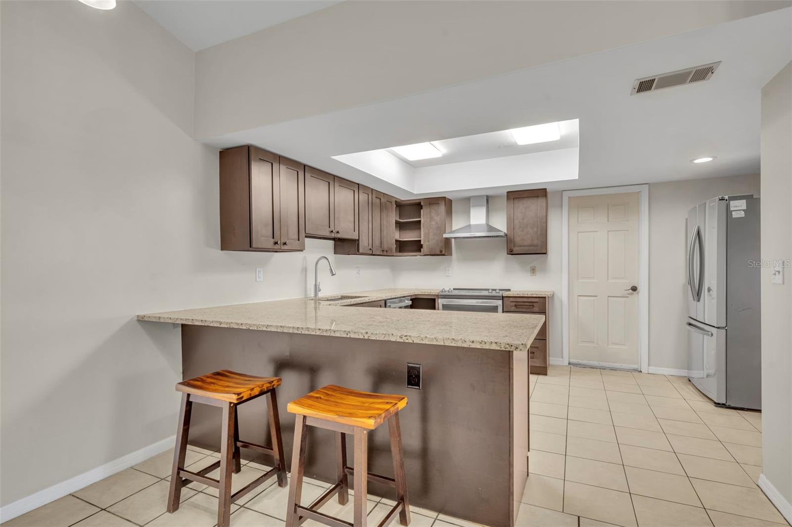 Image 12 of 25 For 932 Robinhood Court