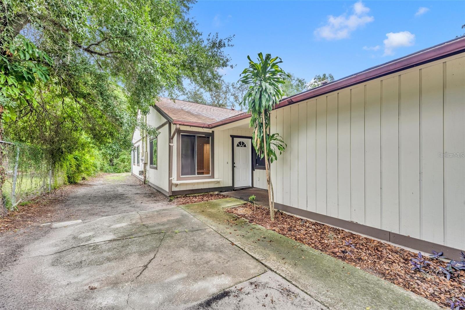 Image 2 of 25 For 932 Robinhood Court