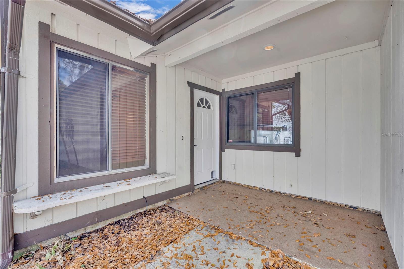 Image 3 of 25 For 932 Robinhood Court