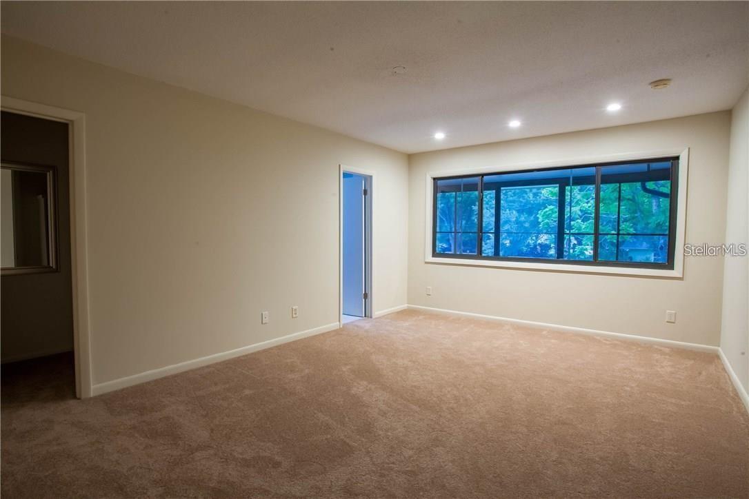 Image 7 of 25 For 252 Balfour Drive