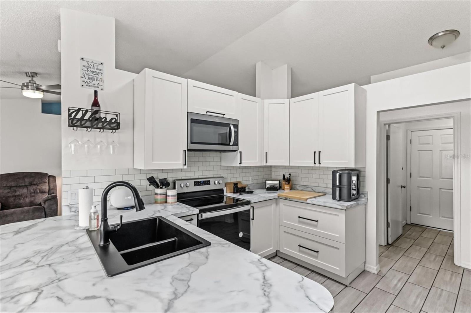 Image 4 of 16 For 6922 Doehring Drive