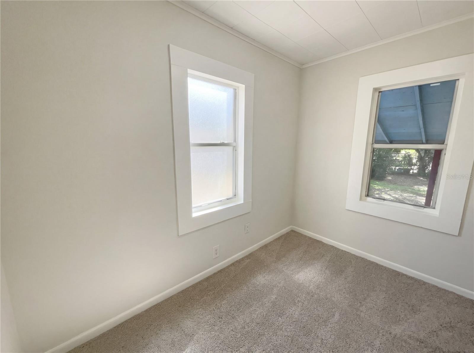 Listing photo id 10 for 4607 Yukon Street