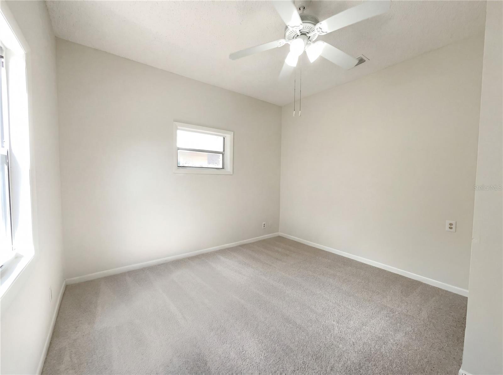 Listing photo id 11 for 4607 Yukon Street