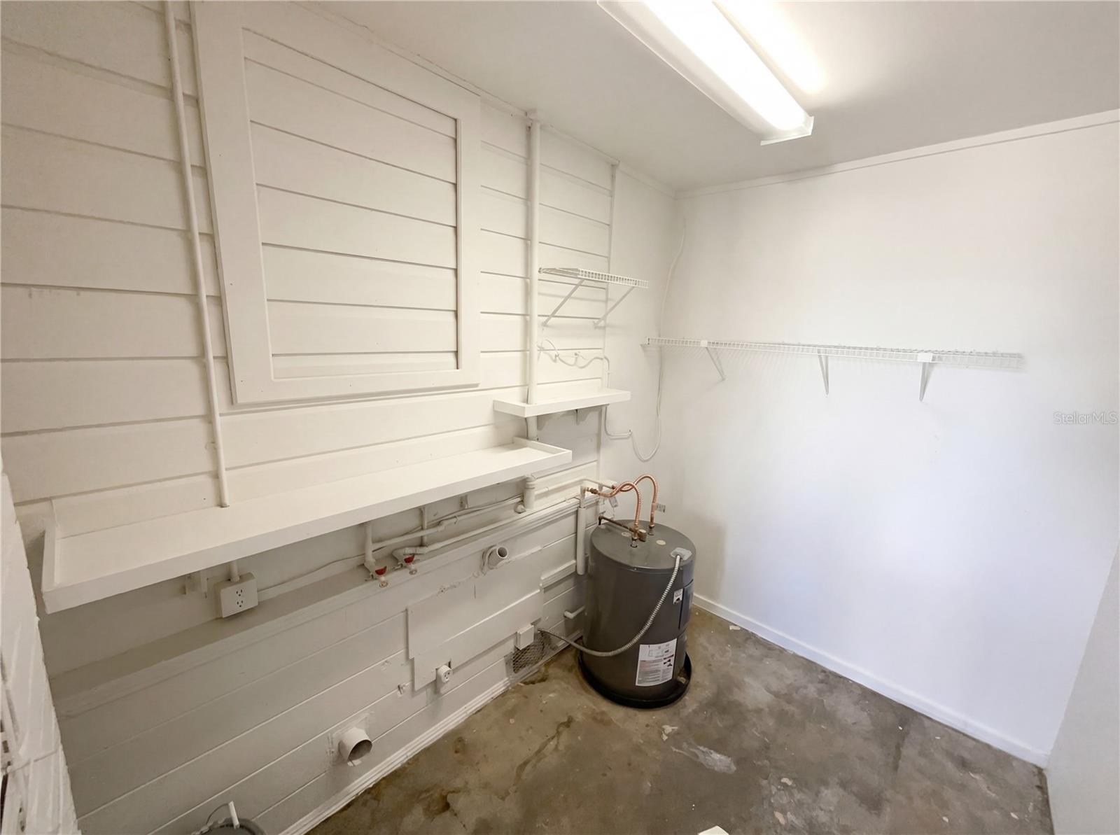 Listing photo id 13 for 4607 Yukon Street